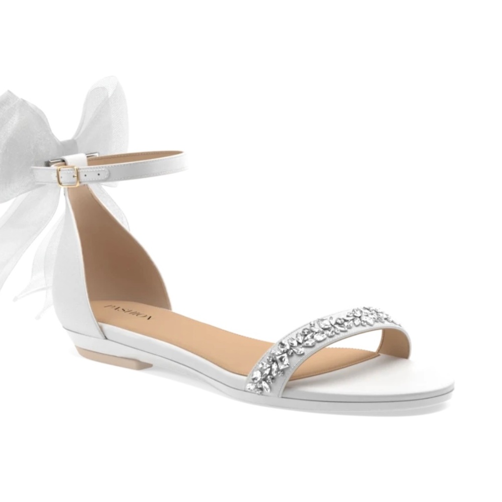 Pashion Footwear Size 8 White Satin Crystal Pashionista no Bow or Flat caps